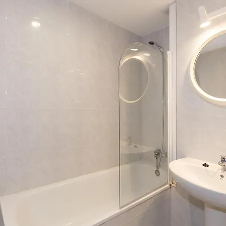 Uhc Riviera Family Apartment
